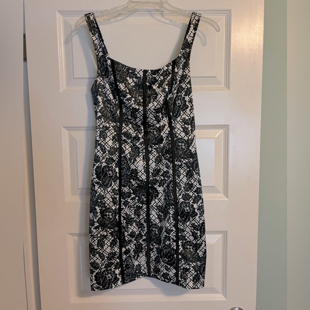 Guess Ginger Sleeveless Lace Print Dress